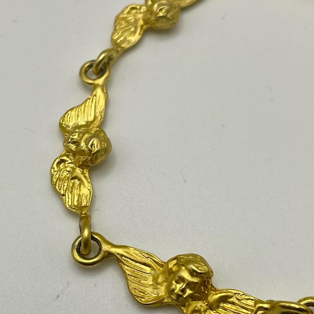 Vintage Cherub Angel Winged Link Bracelet. Gold tone. 8 1/2 inches long - Picture 2 of 6
